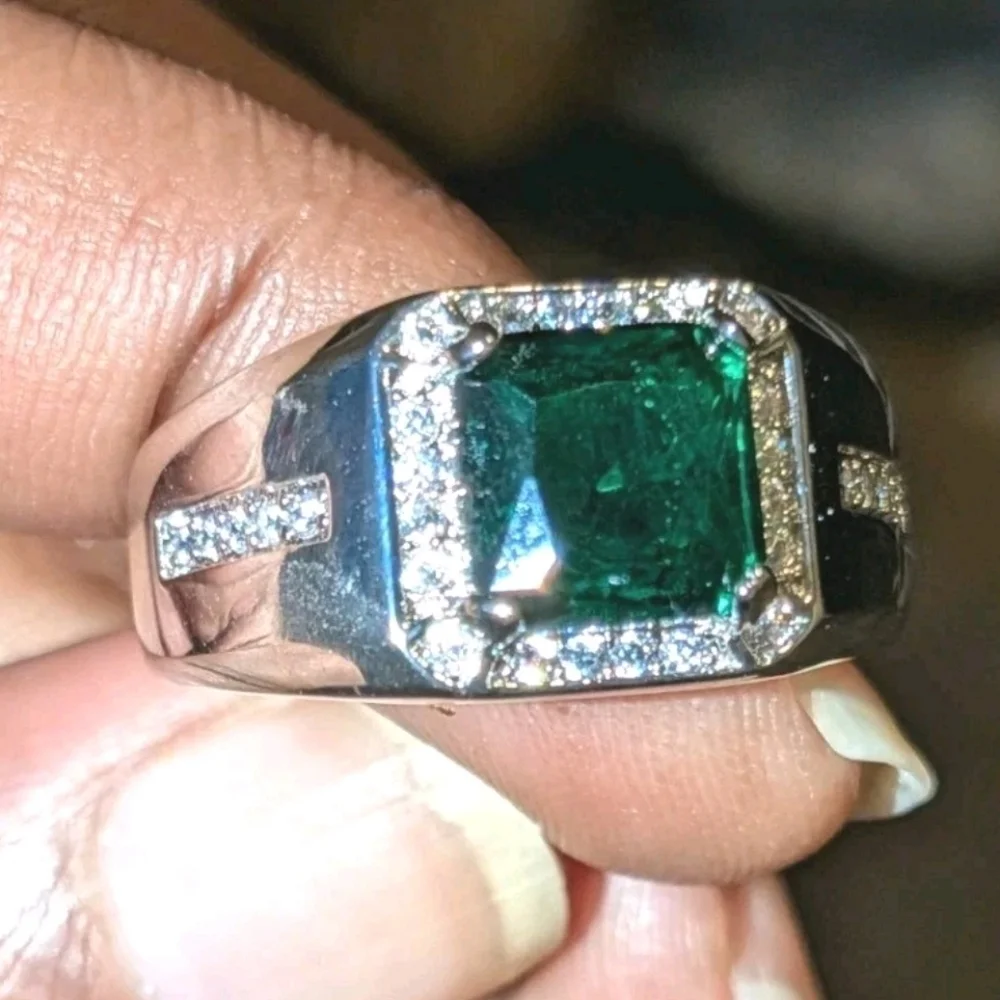 Silvery Classic Men's emerald green Gemstone Lab Created Diamond Ring Size 9